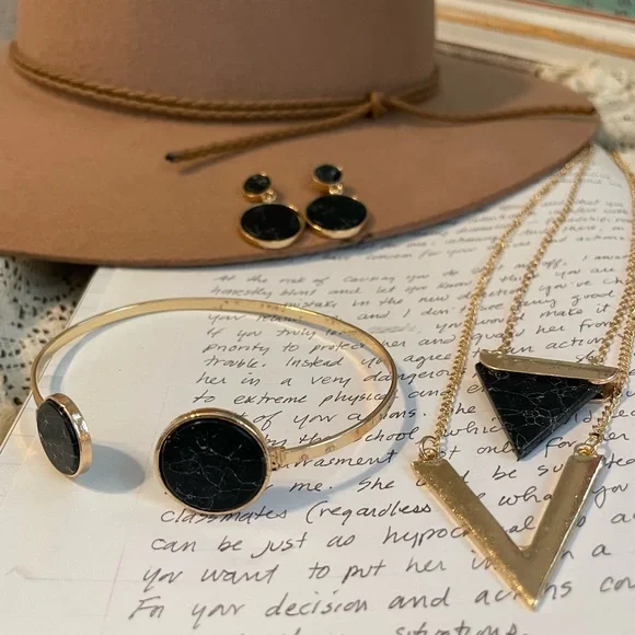 Jewelry three-piece set, necklace,a pair of earrings, and a bracelet - Picture 3 of 6